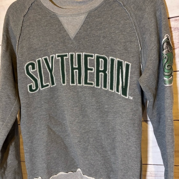 Slytherin Harry Potter Universal Studios Oversized Crewneck Gray Sweater XS - Picture 2 of 8